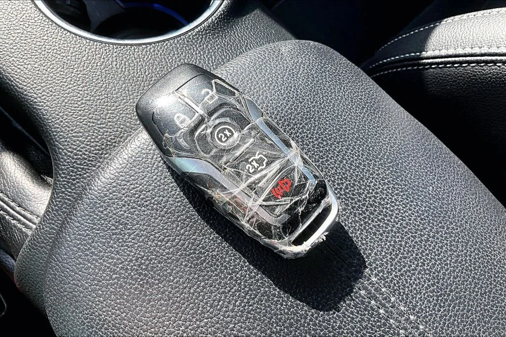 Used 2016 Gray Ford GT Premium image 29