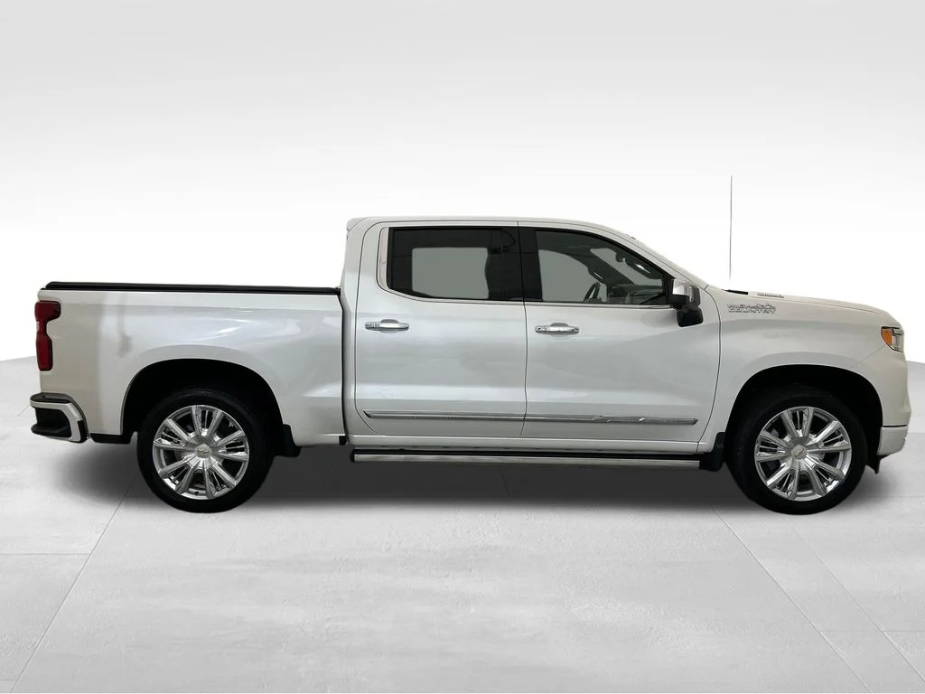 Used 2024 White Chevrolet High Country image 8