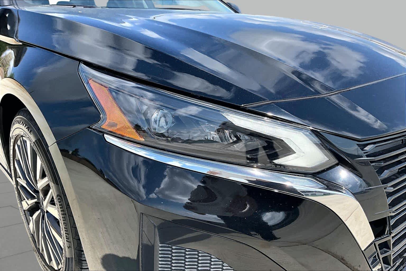 Used 2024 Super Black Nissan 2.5 SV image 26