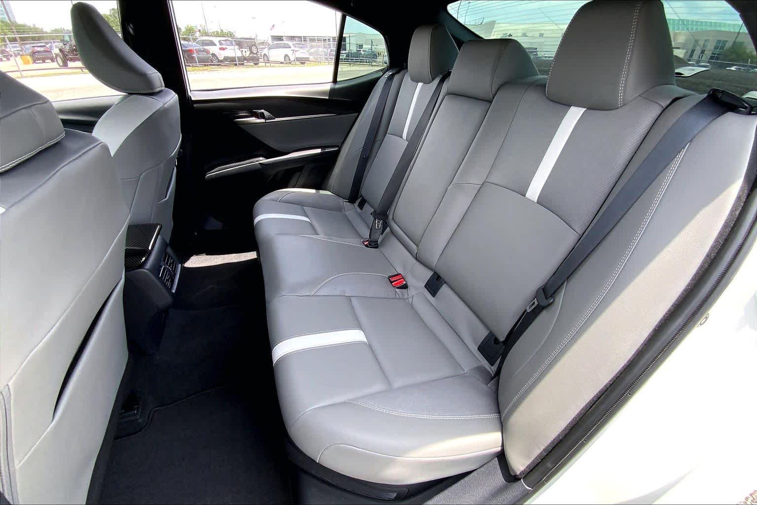 Used 2025 Ice Cap Toyota SE image 20