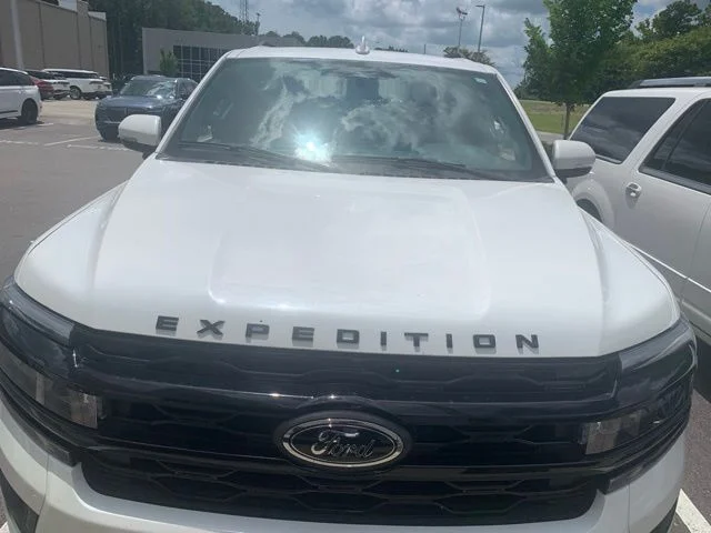 Used 2023 White Ford Limited image 2