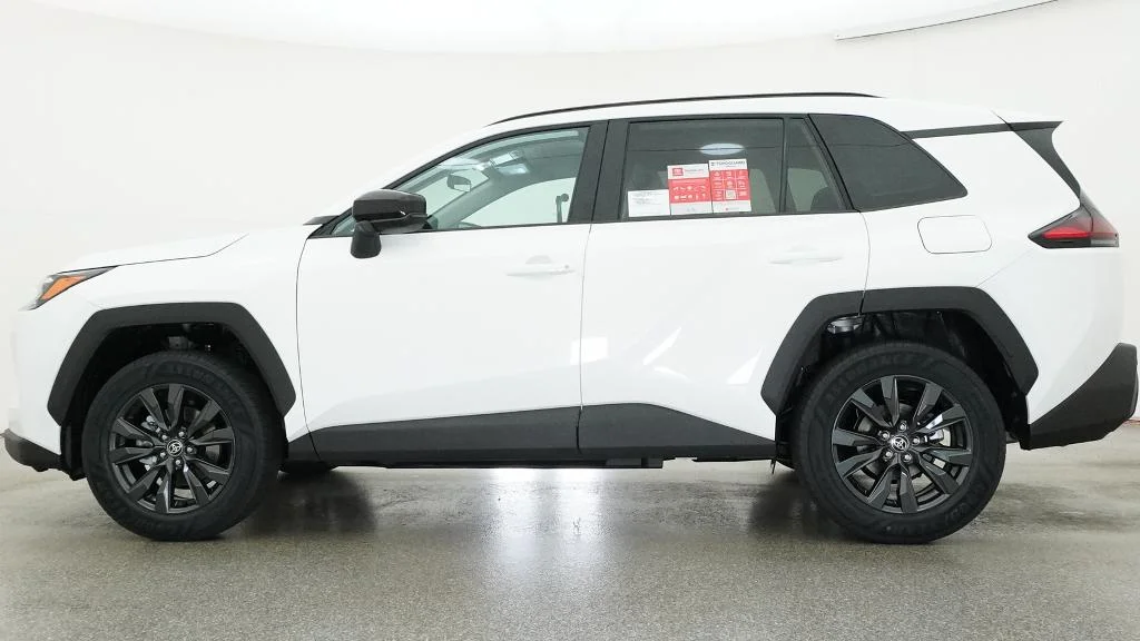 New 2026 Ice Cap Toyota XLE Premium image 2