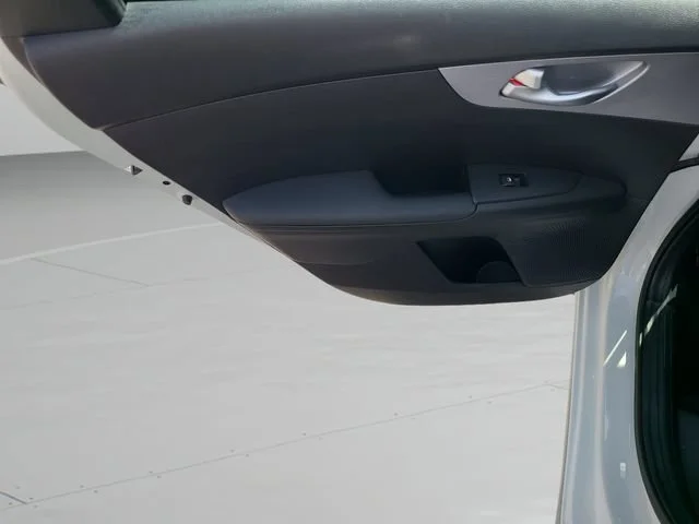 Used 2023 Whiye Kia LXS image 17