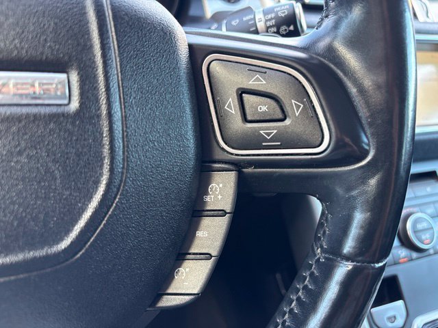 Used 2017  Land Rover SE image 19