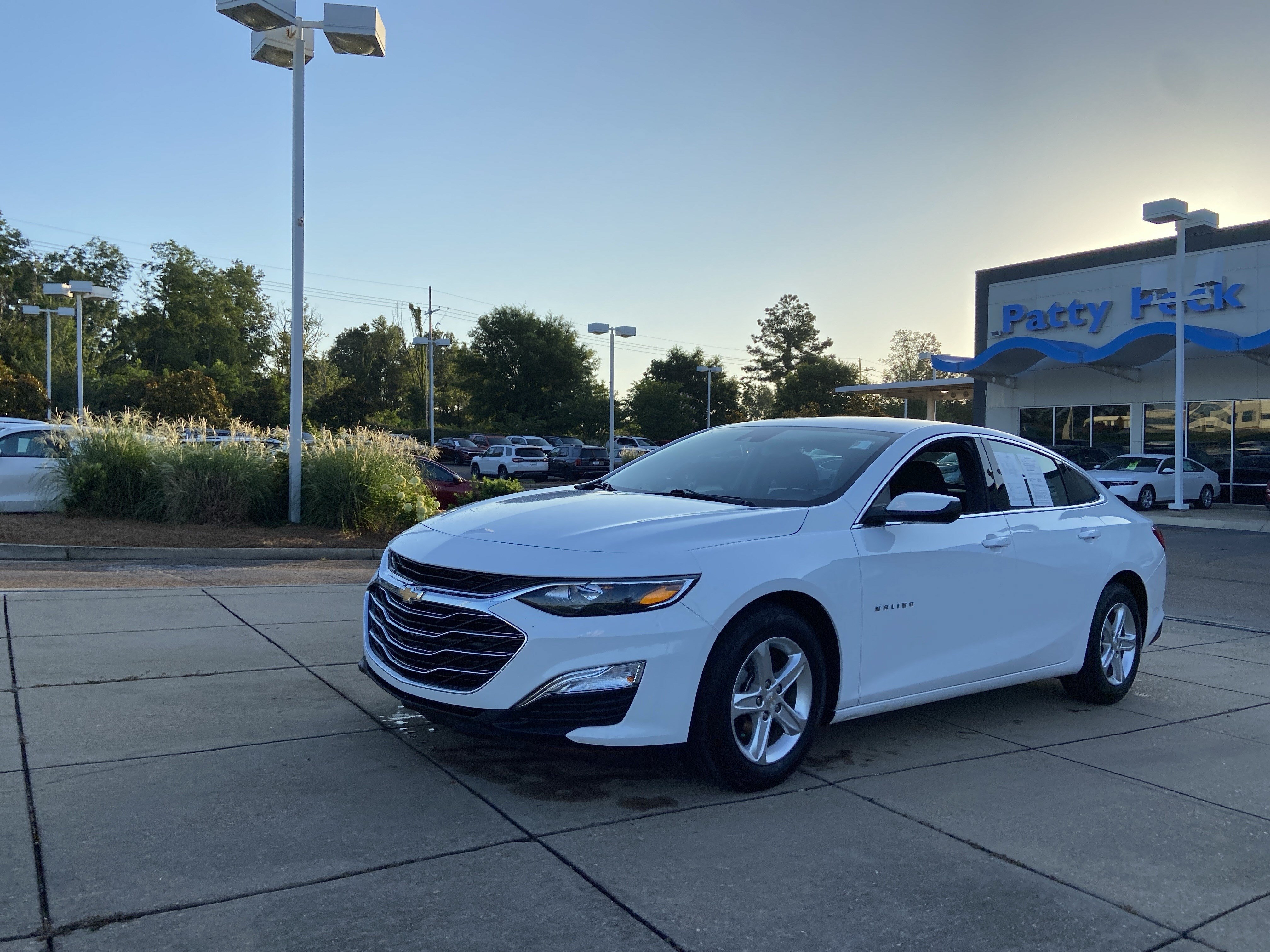 Used 2024 Summit White Chevrolet LS image 4