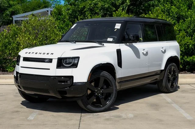 New 2026 White Land Rover X-Dynamic SE image 2