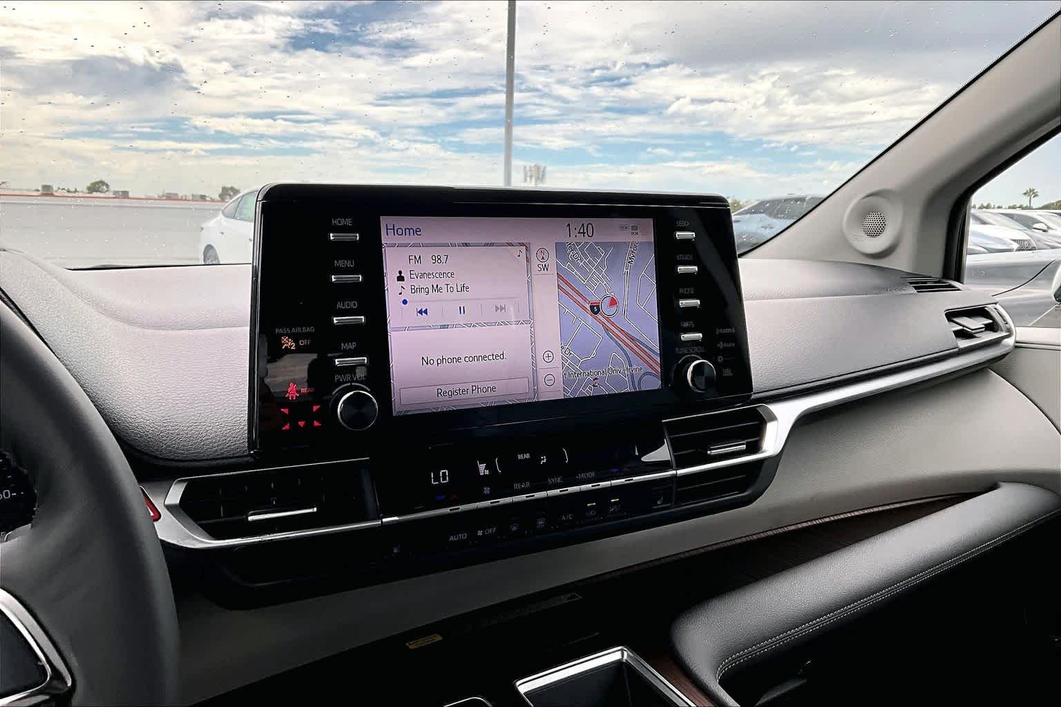 Used 2022 Wind Chill Pearl Toyota XLE image 31