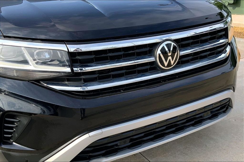 Used 2020 Black Volkswagen 3.6L V6 SE w/Technology image 27