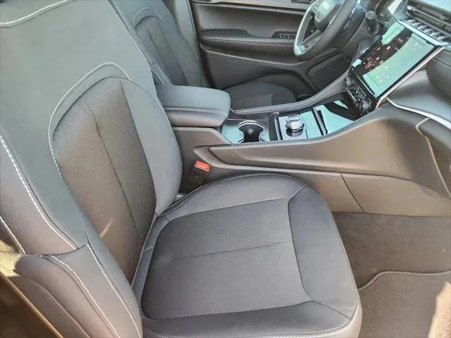 New 2026 Baltic Gray Metallic Clear-Coat Exterior Paint Jeep Laredo X image 10