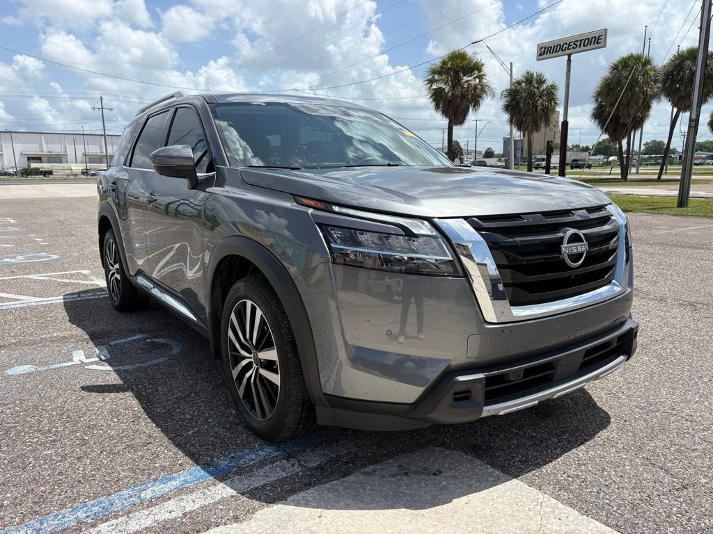 2024 Nissan Pathfinder Platinum 4WD's photo