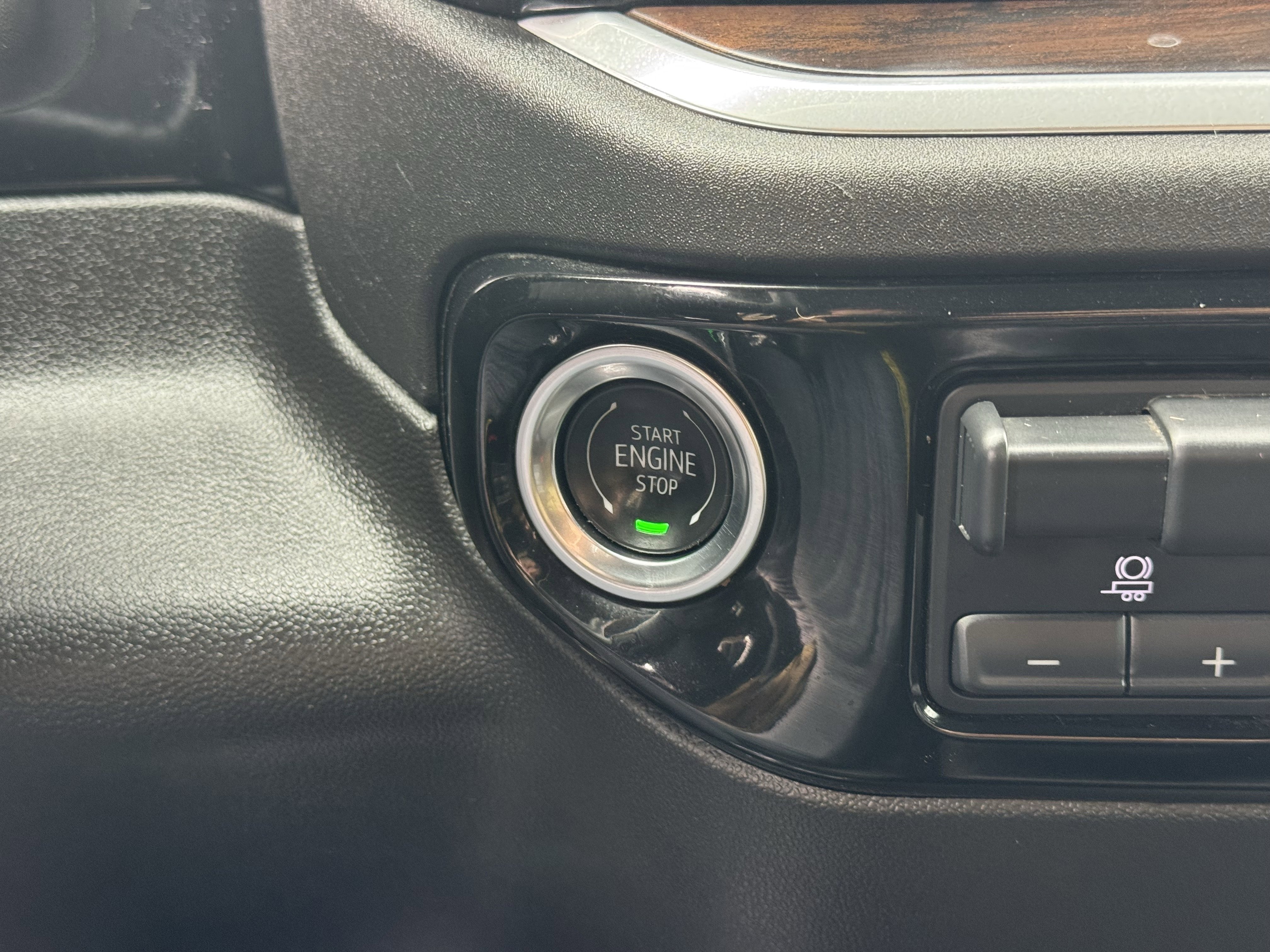 2025 GMC Sierra 1500 SLT - Photo 30