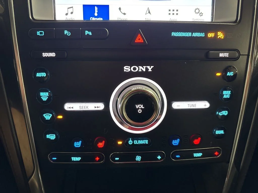 Used 2019  Ford Platinum image 16