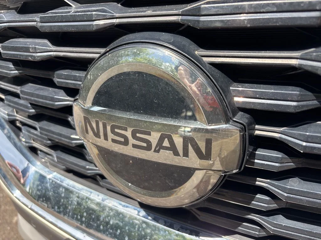 Used 2021 White Nissan SL image 9