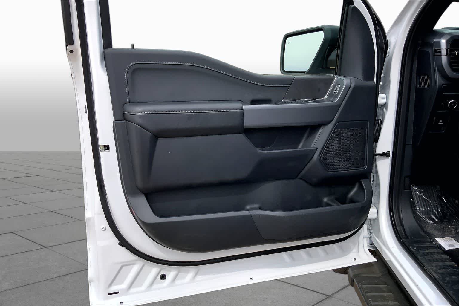 New 2026 Oxford White Ford XLT image 10
