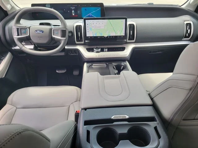New 2026 Oxford White Ford Active image 18
