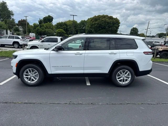 New 2026 Bright White Clearcoat Jeep Laredo image 4
