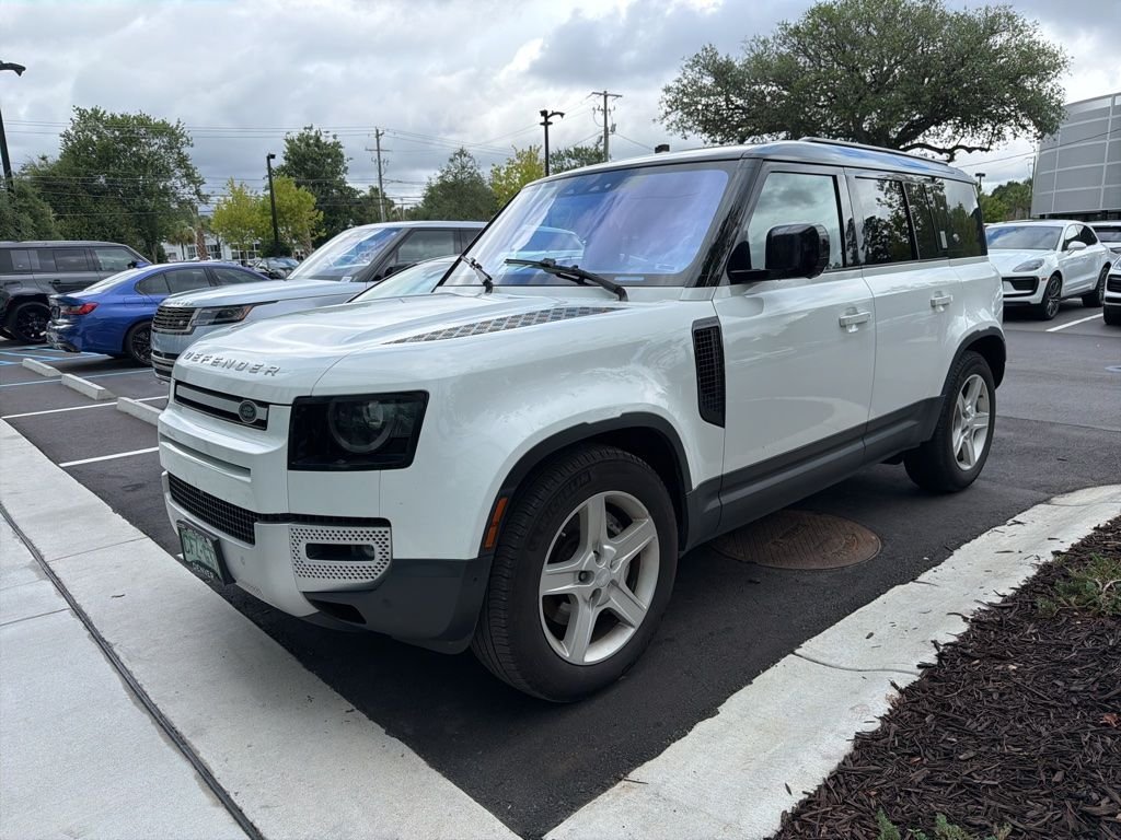 Used 2021 White Land Rover SE image 1