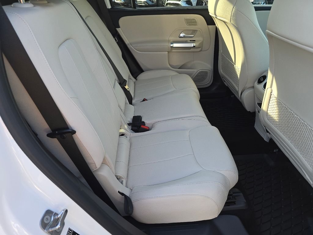 New 2026 Polar White Mercedes-Benz GLB 250 image 21