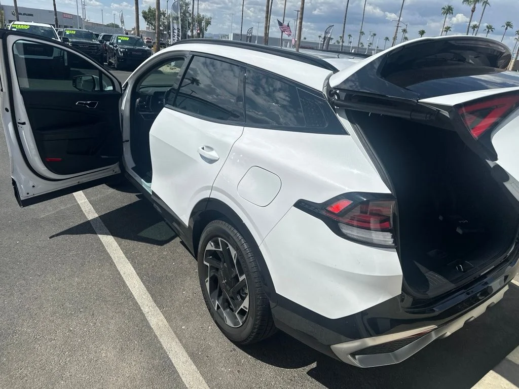 Used 2025 White Kia SX-Prestige image 9