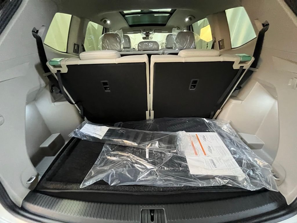 New 2026 White/off-white Volkswagen 2.0T SE w/Technology image 27