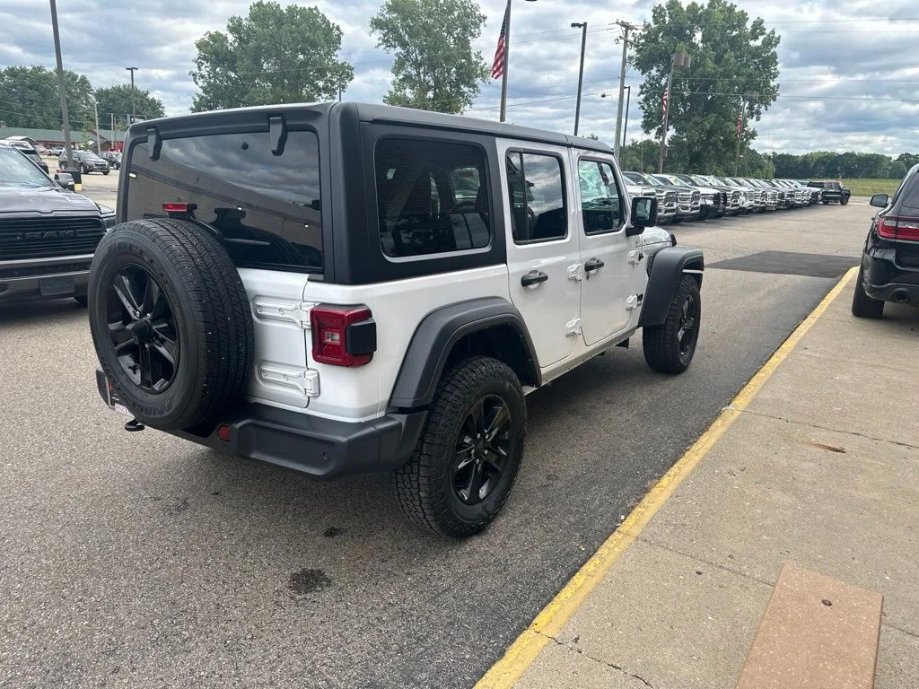 Used 2022 White Jeep Unlimited Sport Altitude image 3