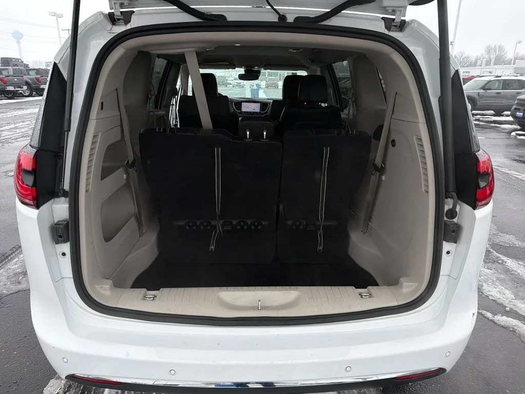2023 Chrysler Pacifica Touring L - Photo 21