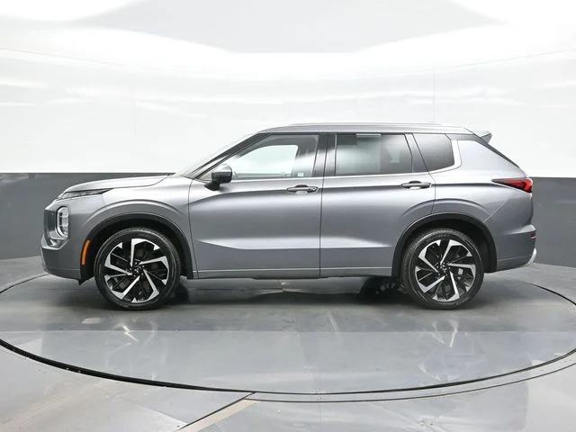 Used 2022  Mitsubishi SEL image 4