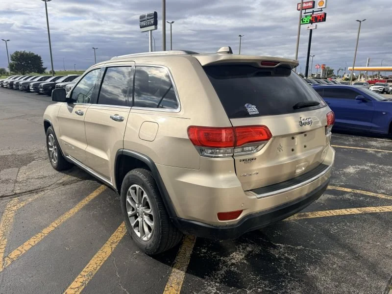 Used 2015 Cashmere Pearlcoat Jeep Limited image 3