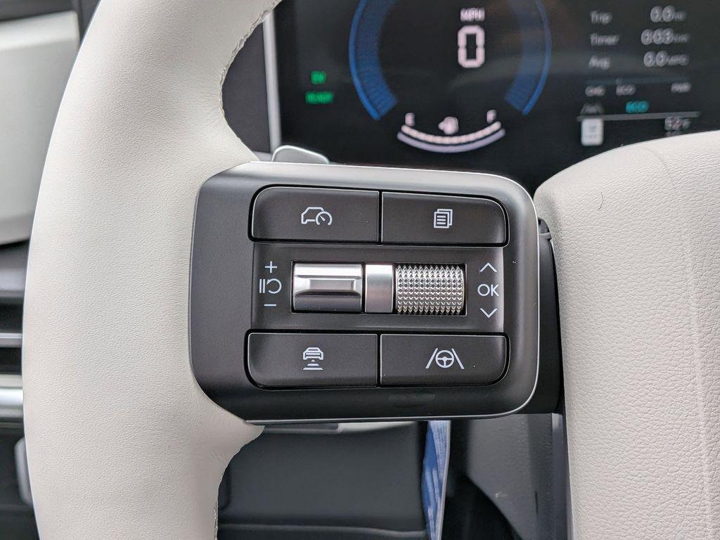 New 2026 White Hyundai SE image 16