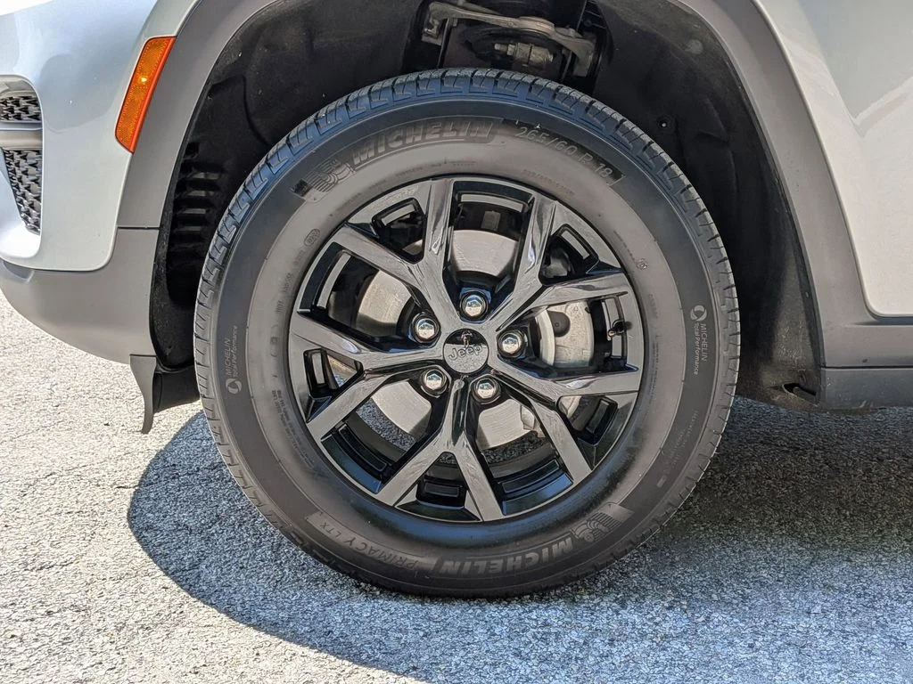 Used 2025 Silver Jeep Altitude X image 29