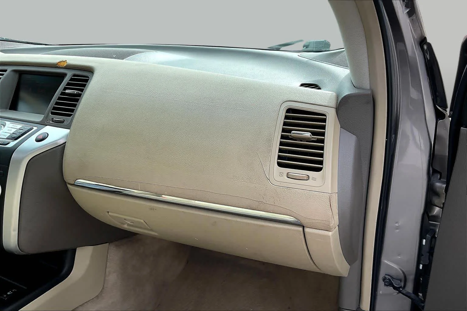 Used 2009 Platinum Graphite Nissan SL image 18