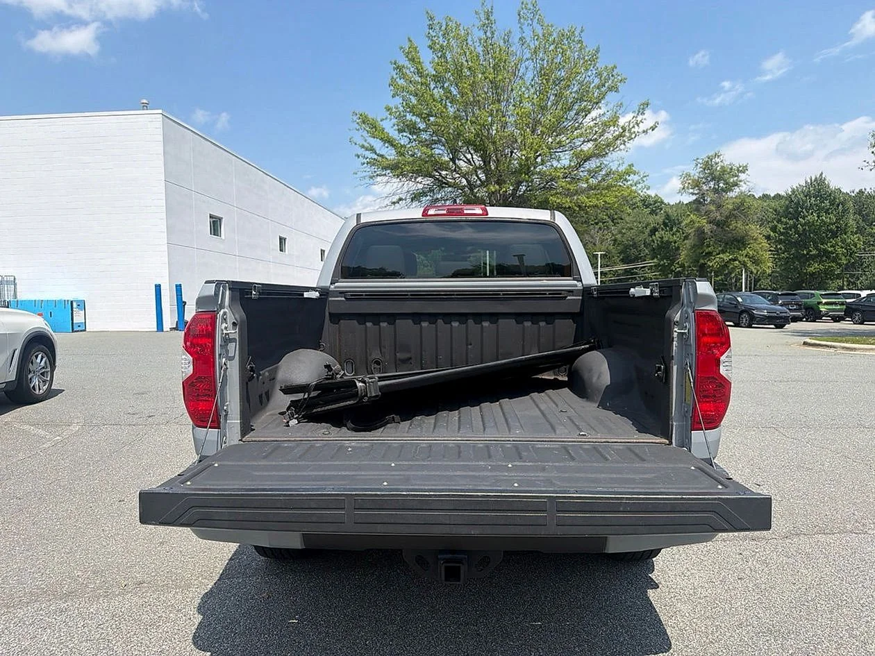Used 2021  Toyota Limited image 34
