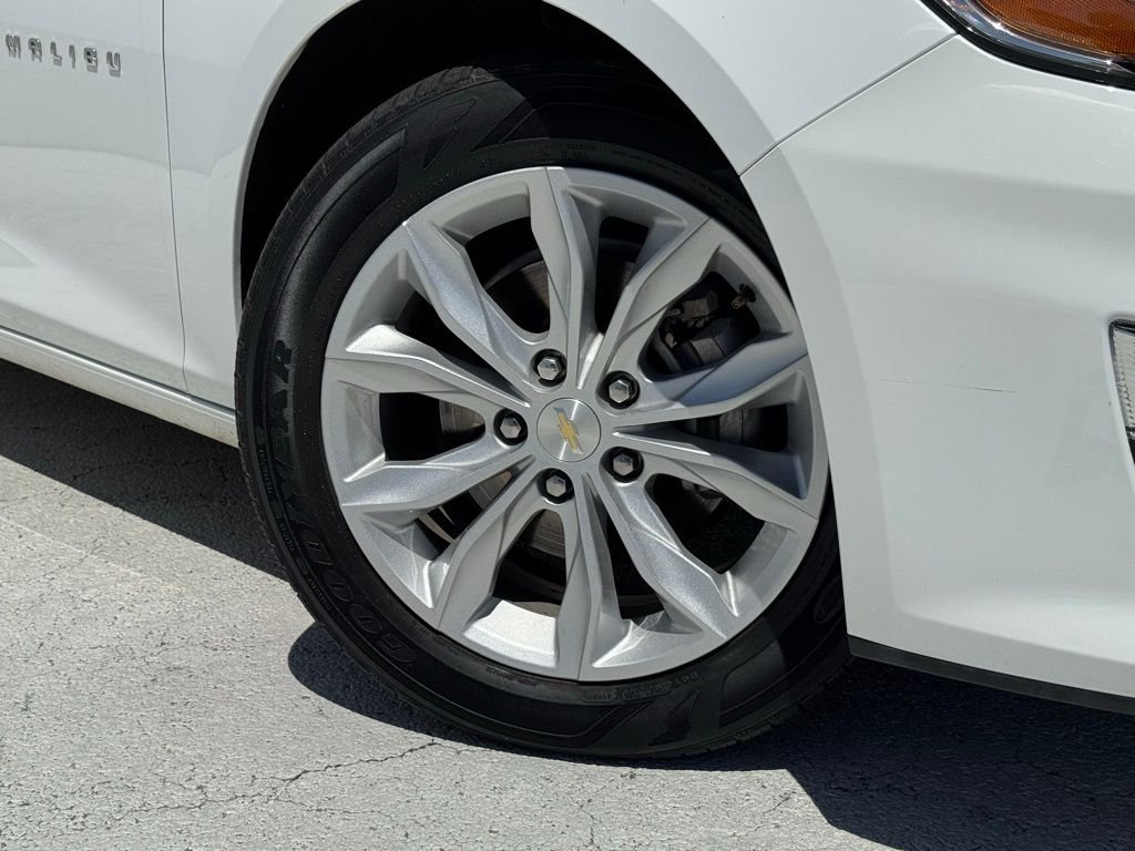 Used 2025 White Chevrolet LT image 6