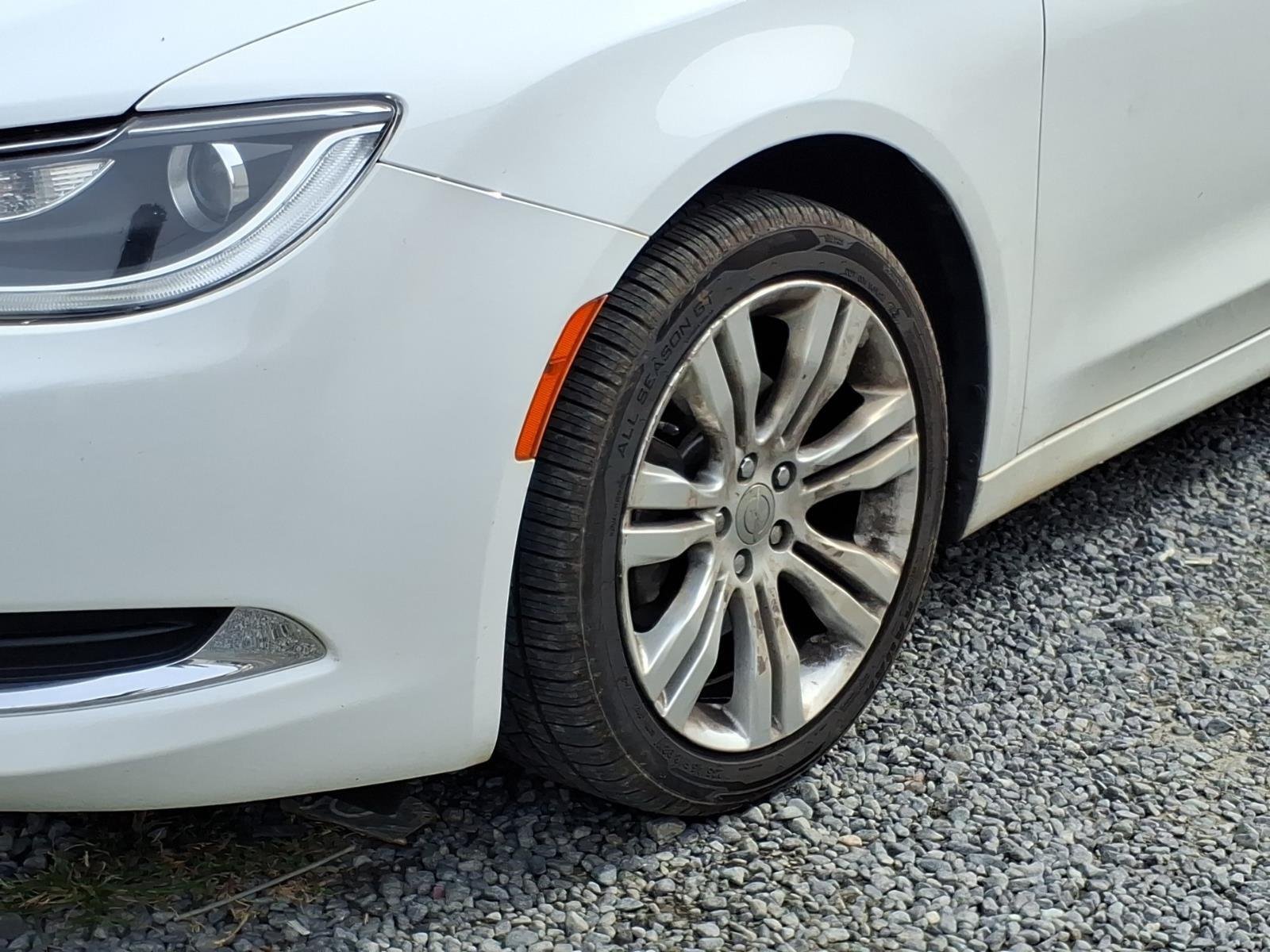 Used 2015 Bright White Clearcoat Chrysler Limited image 3