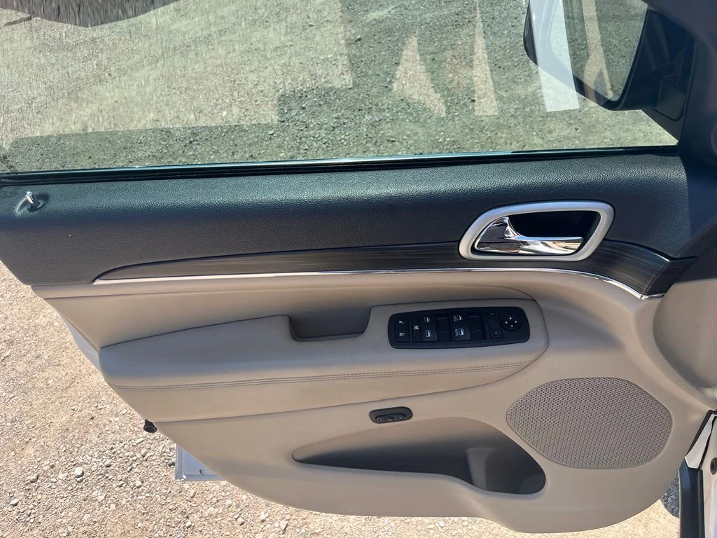 Used 2019 Bright White Clearcoat Jeep Limited image 16