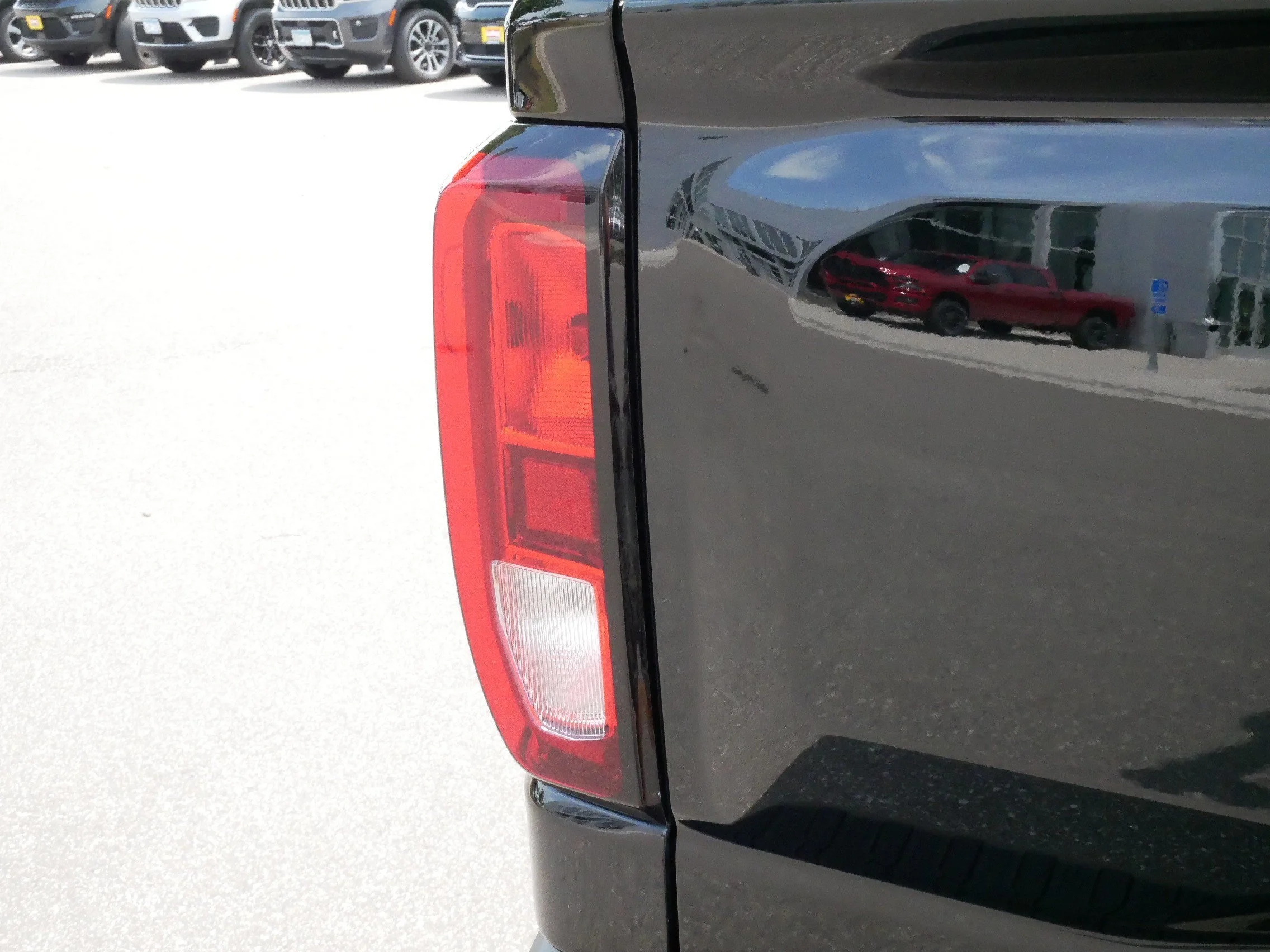 Used 2024 Onyx Black GMC Elevation image 17