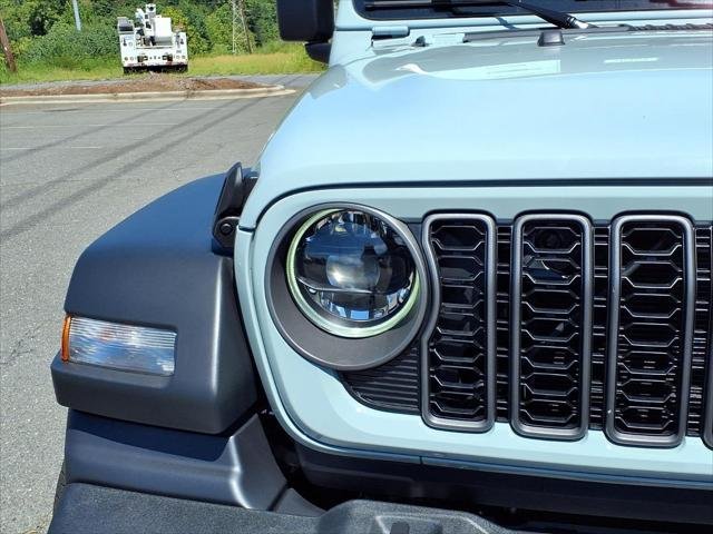New 2026 Earl Clearcoat Jeep Sport S image 14