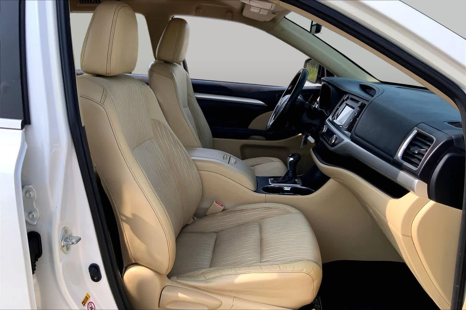 Used 2015 Blizzard Pearl Toyota LE Plus image 9