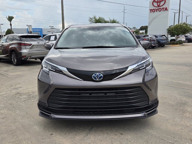 2022 Toyota Sienna LE