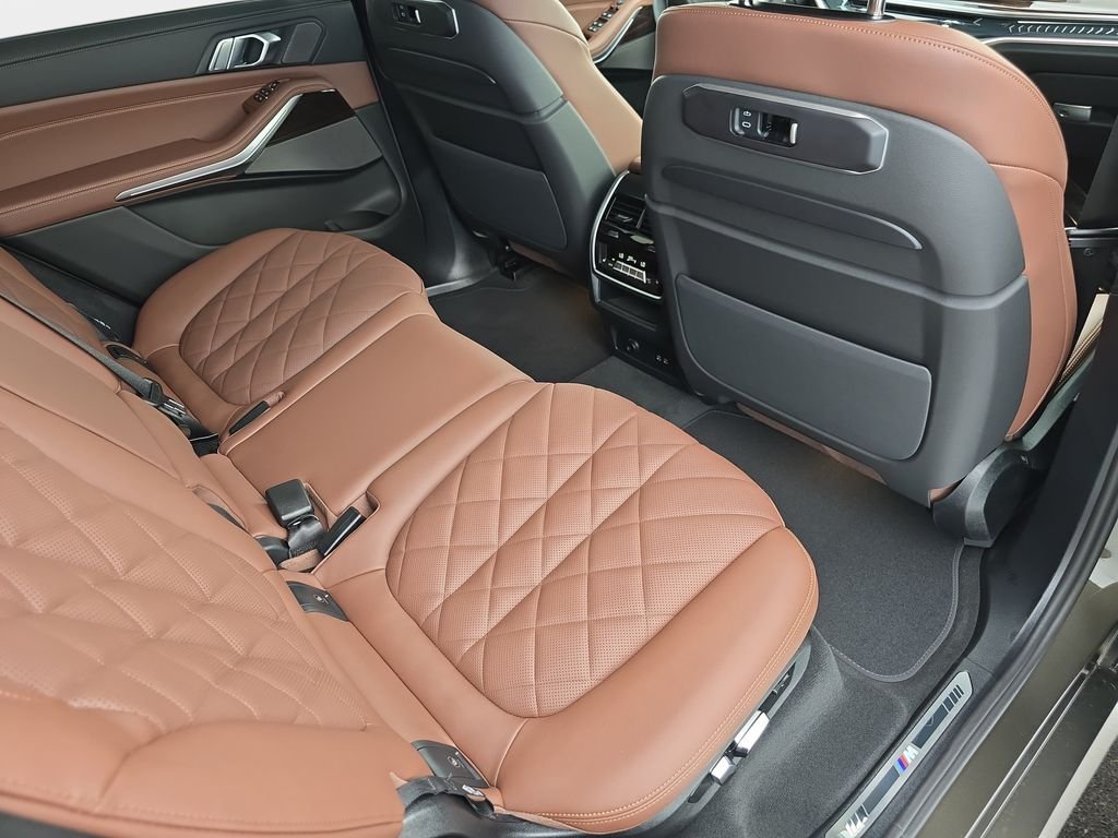 New 2027 Manhattan Green Metallic BMW xDrive40i image 11