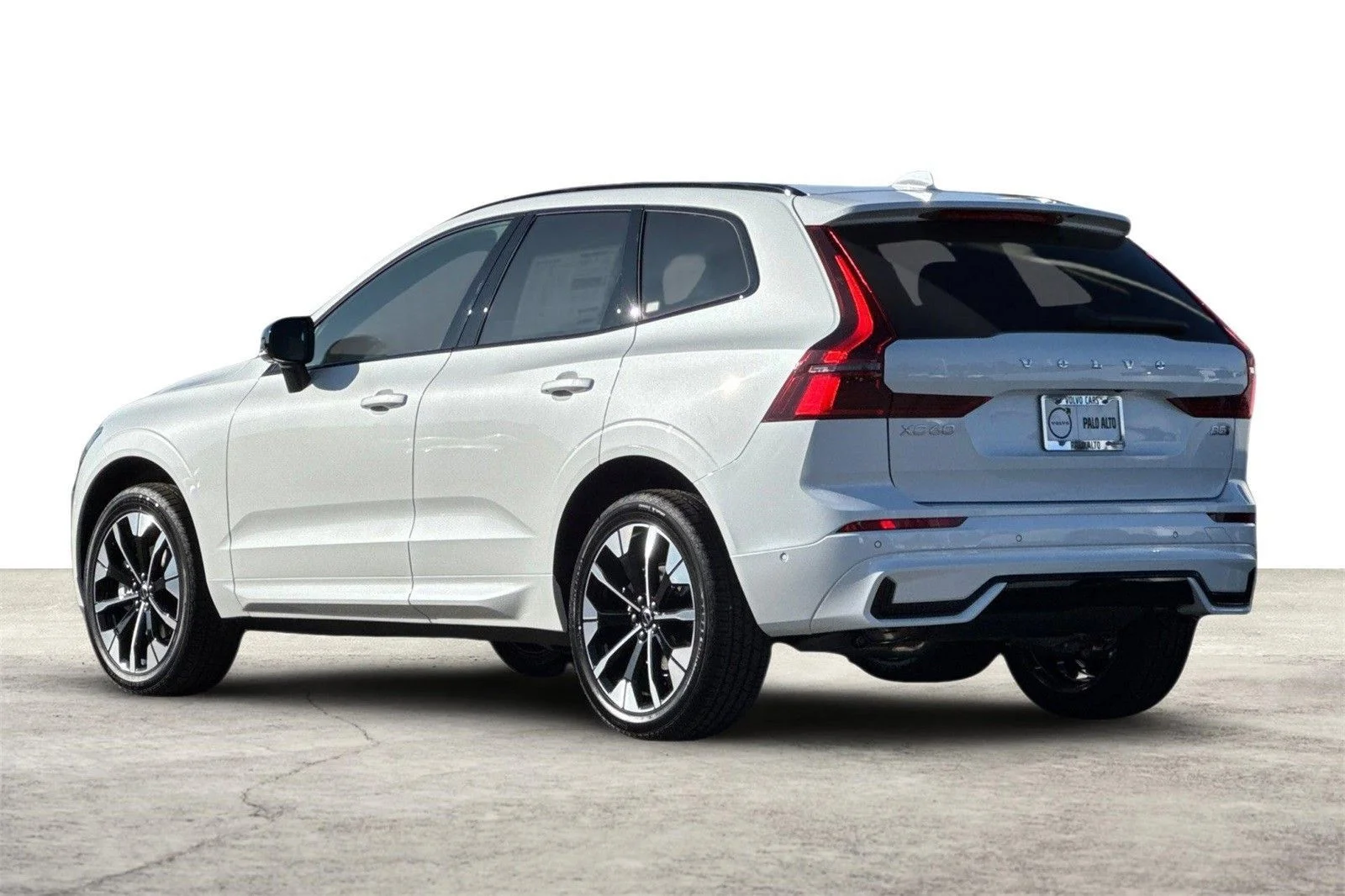 2026 Volvo XC60 Plus - Photo 6