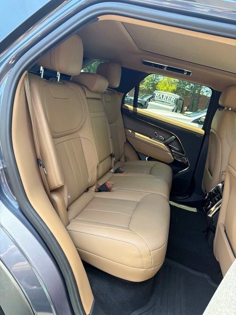 Used 2024 Blue Land Rover SE image 16