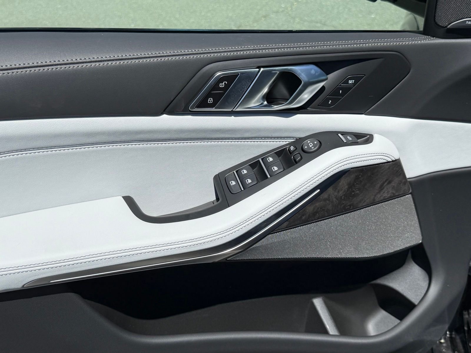 New 2026 Carbon Black Metallic BMW sDrive40i image 20