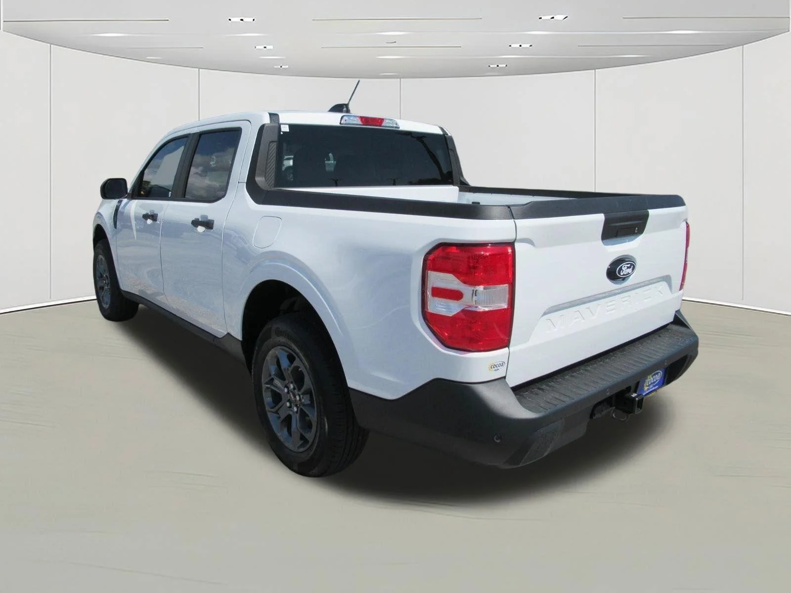 New 2026 Oxford White Ford XLT image 5