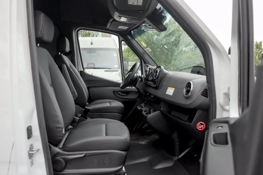 New 2026 Arctic+White Mercedes-Benz Cargo 144 WB image 20