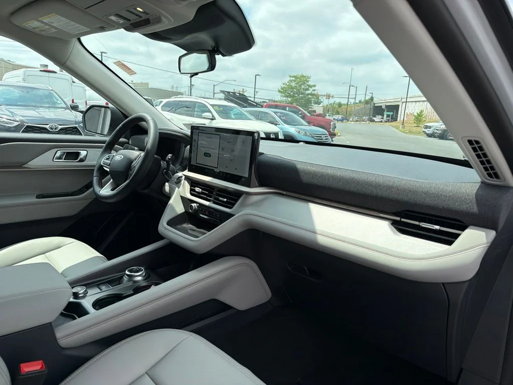 New 2026 Space White Metallic Ford Active image 12