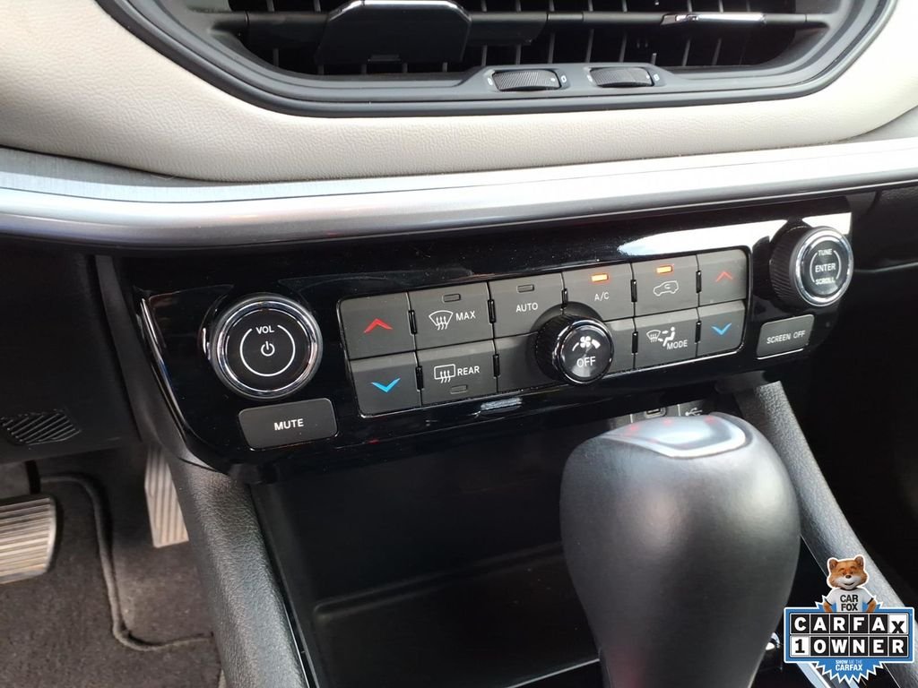 Used 2025 Silver Jeep Limited image 27