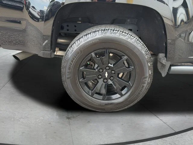 Used 2018 Black Chevrolet Z71 image 32