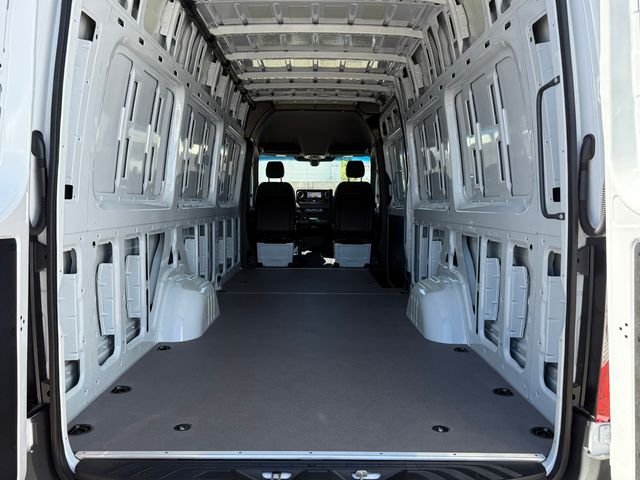 New 2026 Arctic White Mercedes-Benz Cargo 170 WB image 19