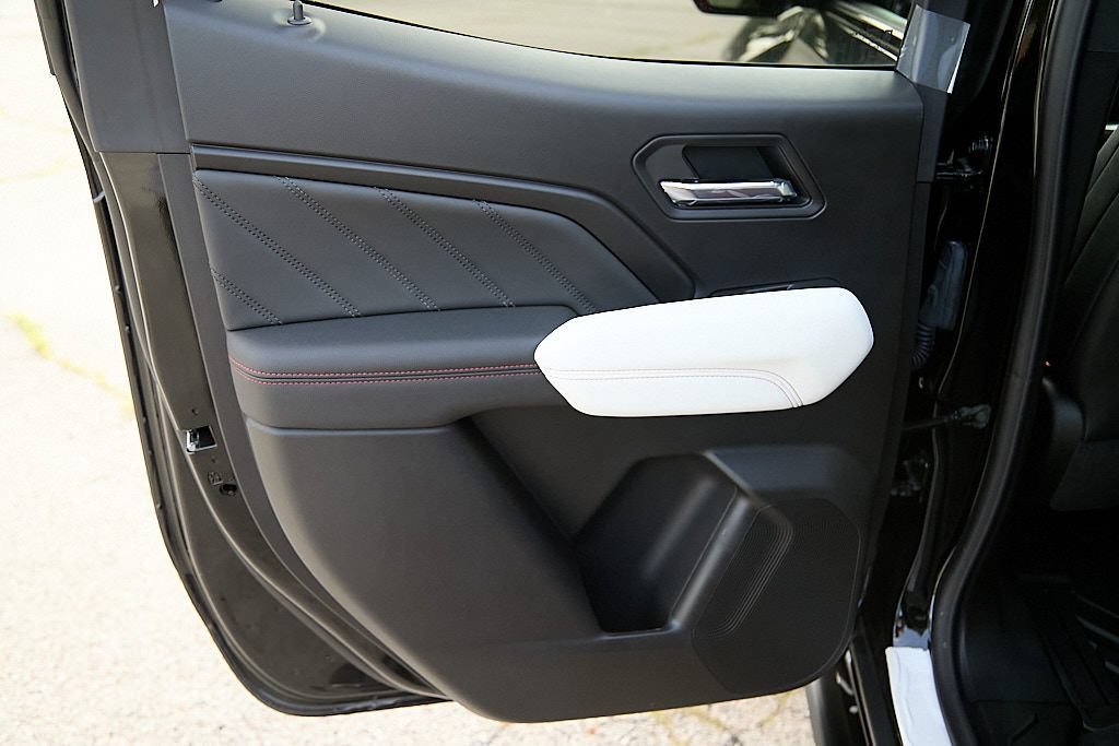 New 2026 Onyx Black GMC AT4X image 35